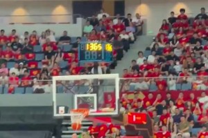 杭州奥体中心体育馆高呼MVP王俊杰海外历练归来确实强